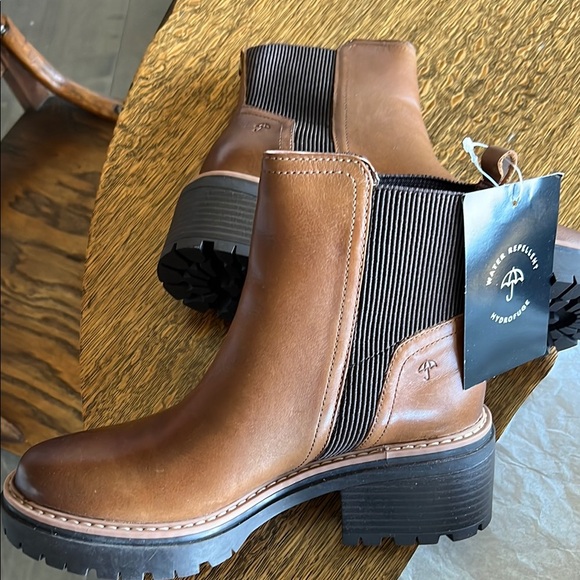 Brown Women's Ankle Boots - Picture 1 of 3